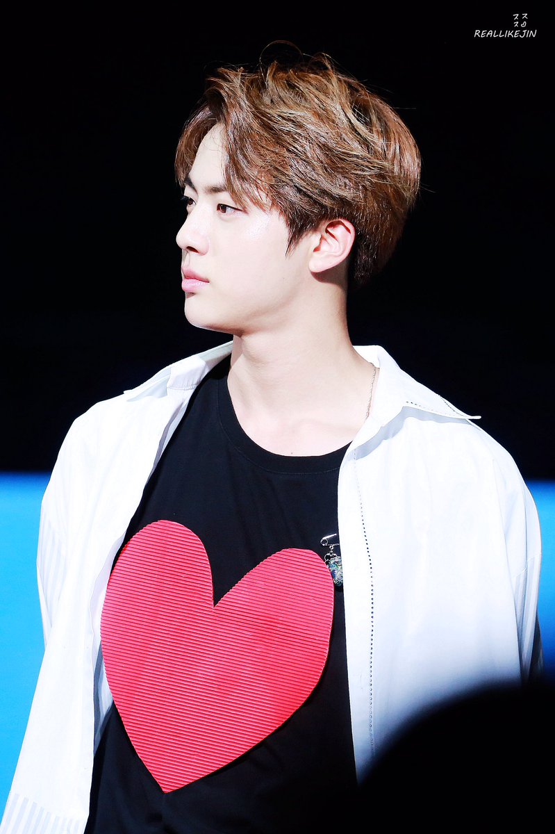 Real_LikeJin's tweet photo. 170530 윙스투���인오사카

❤️❤️❤️

#방탄소년단 #BTS 
#김석진 #석진 #진 #JIN 
@BTS_twt https://t.co/HbsatlwtW6