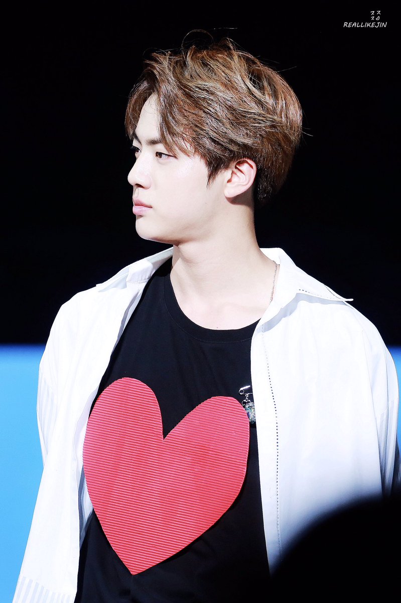 Real_LikeJin's tweet photo. 170530 윙스투���인오사카

❤️❤️❤️

#방탄소년단 #BTS 
#김석진 #석진 #진 #JIN 
@BTS_twt https://t.co/HbsatlwtW6