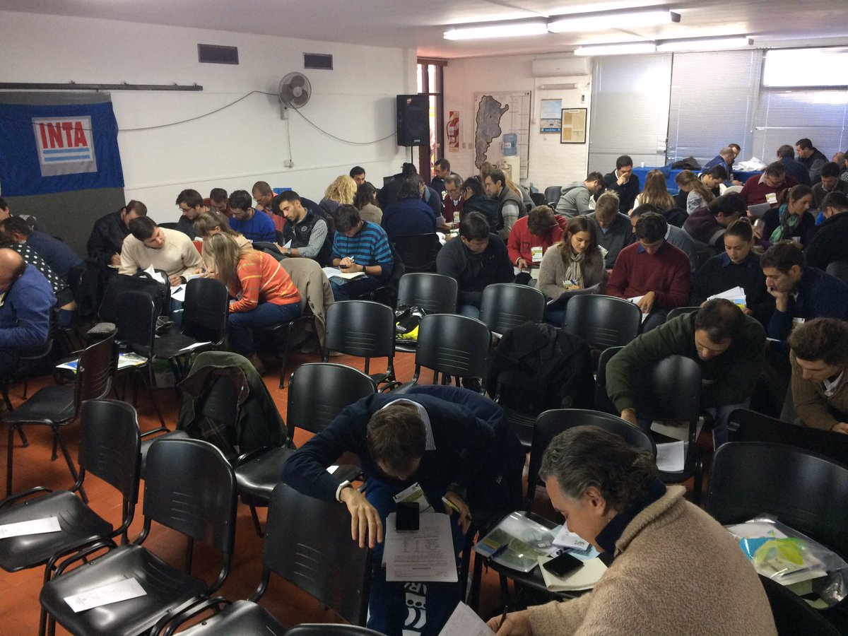 garciaf_nutri's tweet photo. Trabajo en grupos en Taller Fertilidad @AACSFert resolviendo diagnósticos para N y P en Entre Rios https://t.co/RAOlQ4UJeQ