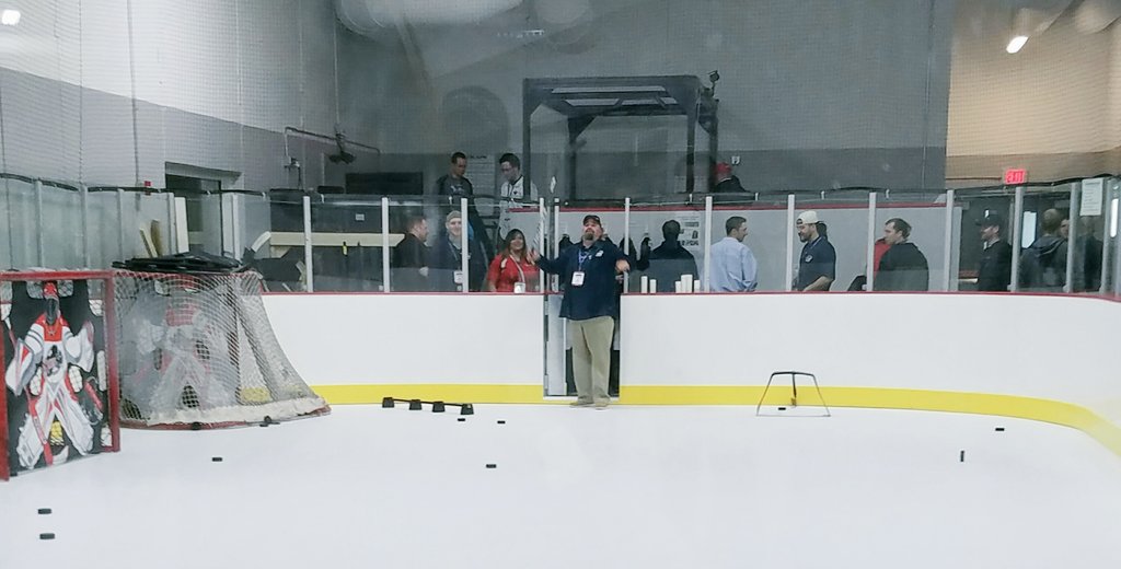 skatingisi's tweet photo. Having #fun in the off-ice training area at #ShakopeeIceArena #ISIMIAMA2017 https://t.co/yCLv86ZbFr