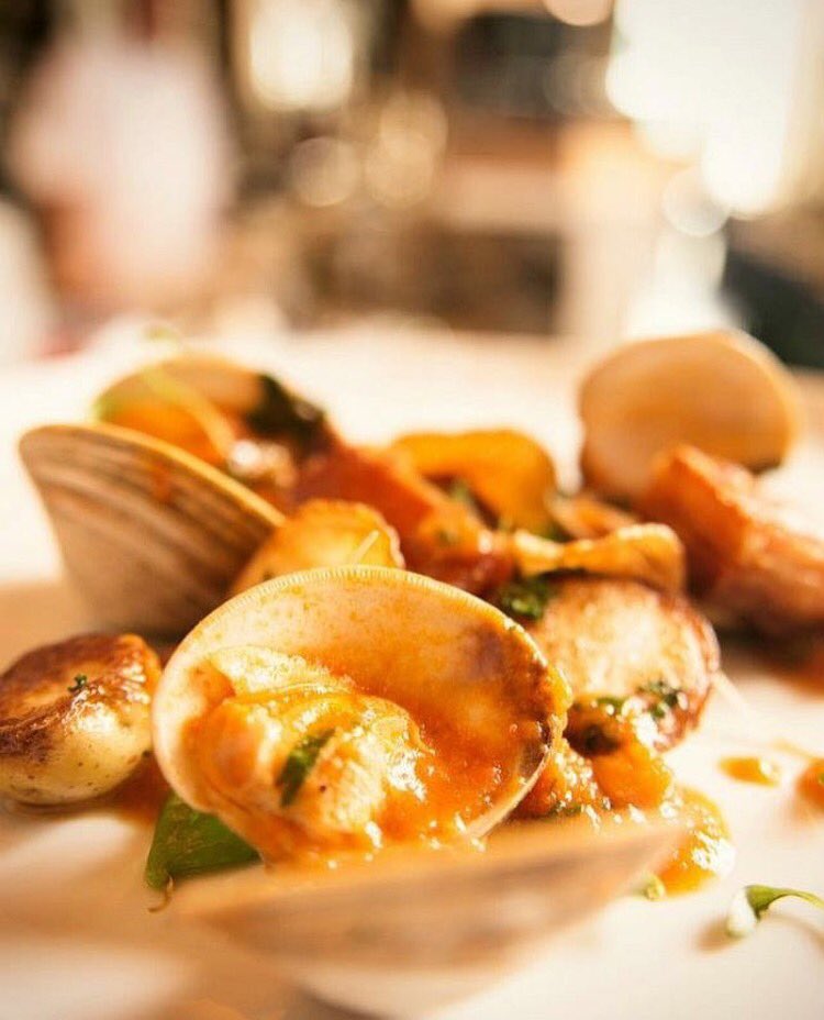 Ce que la mer a de plus beau et de meilleur à vous offrir, ici au <a href="/HelenaMtl/">Restaurant Helena</a>, midi et soir 🇵🇹👌🏼#VieuxMontreal #438McGill #HelenaLoureiro