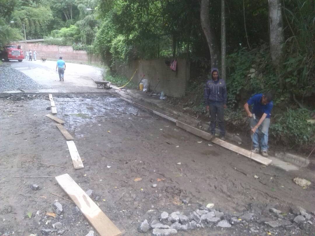 InfraCarrizal's tweet photo. @AlcCarrizal @JLRodriguez2010 Construcción de batea de concreto sector Acuario Colinas de Carrizal.  #PI2107. #Cumpliendo https://t.co/fhd75VXO7Z