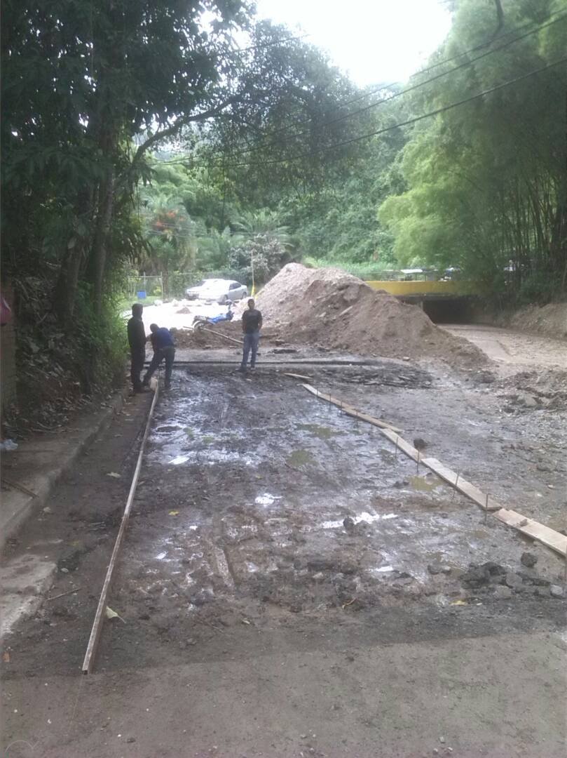 InfraCarrizal's tweet photo. @AlcCarrizal @JLRodriguez2010 Construcción de batea de concreto sector Acuario Colinas de Carrizal.  #PI2107. #Cumpliendo https://t.co/fhd75VXO7Z