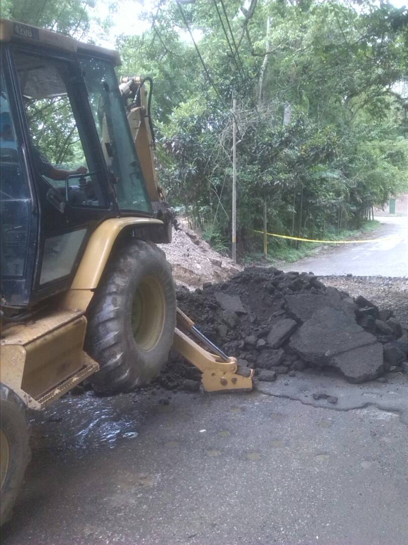 InfraCarrizal's tweet photo. @AlcCarrizal @JLRodriguez2010 Construcción de batea de concreto sector Acuario Colinas de Carrizal.  #PI2107. #Cumpliendo https://t.co/fhd75VXO7Z