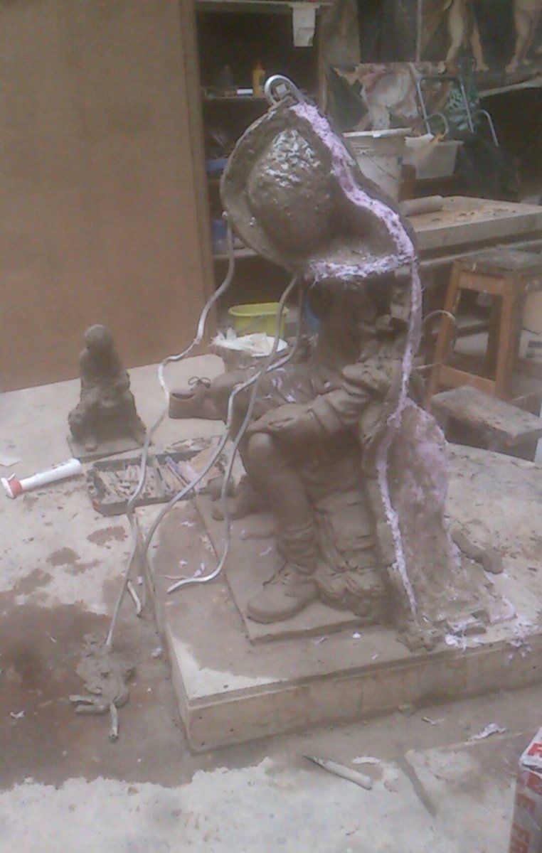 CovenantKirkham's tweet photo. Alien form in the sculpture studio. The casting for the @kirkhamtown Covenant Sculpture Project is in progress. https://t.co/40BexPveb3 https://t.co/7sXUGhpHb8