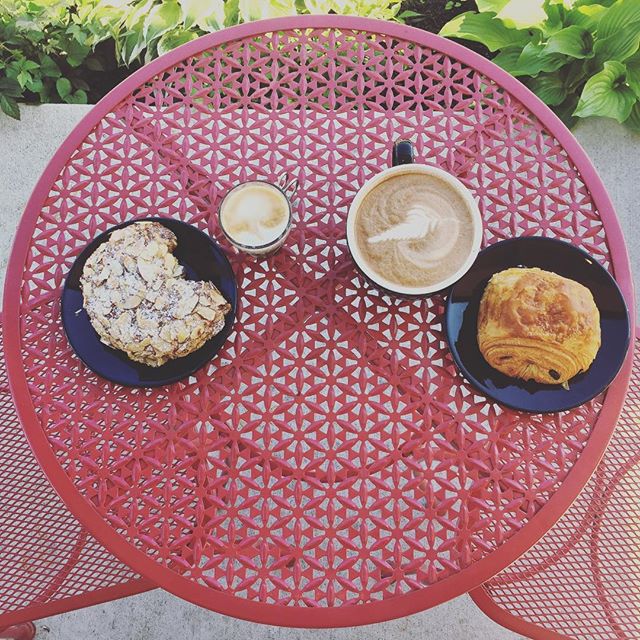 InfuscoCoffee's tweet photo. 63 and sunny. 
#almondcroissant #chocolatecroissant #perfectday #mocha https://t.co/biECsEWjOj