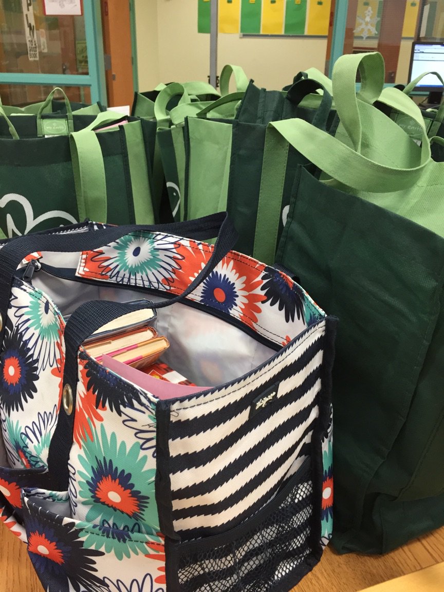 ApexesL's tweet photo. Time to check out books for the summer.  Hey Cougars, come and get a Bag of Books from your school library! @apexescougars https://t.co/Puhk8cuMTR