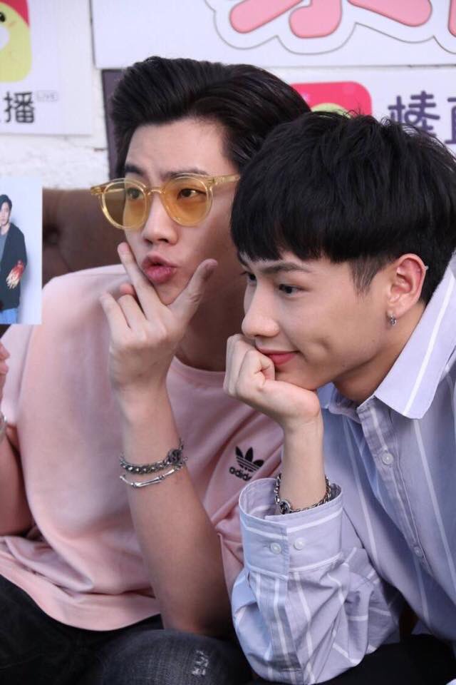 gunoff1's tweet photo. พิกันมีความสาว5555 โอ้ยยย #กันออฟ #ออฟกัน https://t.co/qJxhF5ThKJ