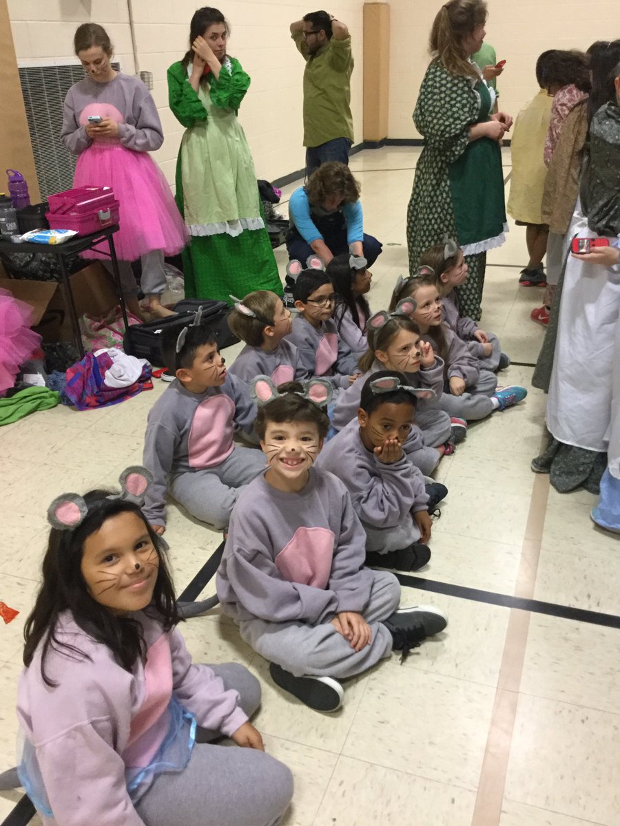 Shabushabugirl's tweet photo. Opera On The Run!
#bulldogstrong #Fernandezfinearts #Fernandezstrong https://t.co/XG1bwQ9koM