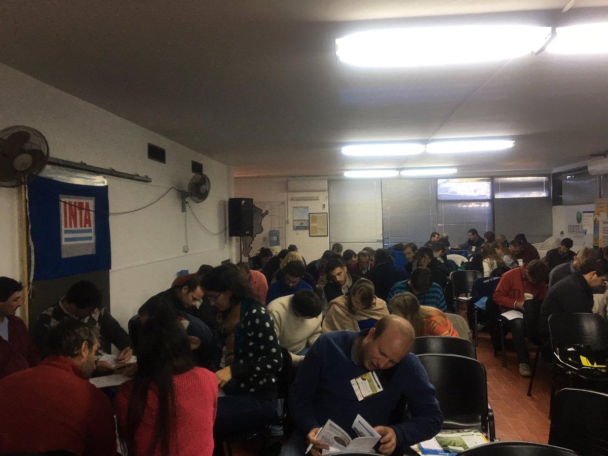 aacorrendo's tweet photo. Arrancamos con los ejercicios de Taller de nutricion AACS-INTA Parana, gracias sponsors! @AACSFert @IPNIcs @FertilizarAC @intaargentina https://t.co/iT30ljkz4B