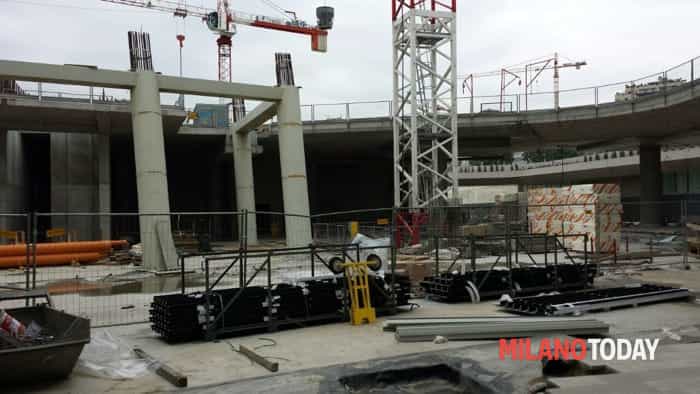 Milano, ecco il cantiere di CityLife shopping district, nuovo mall di Milano che aprirà a novembre

Leggi di piu': bit.ly/2qahC0o