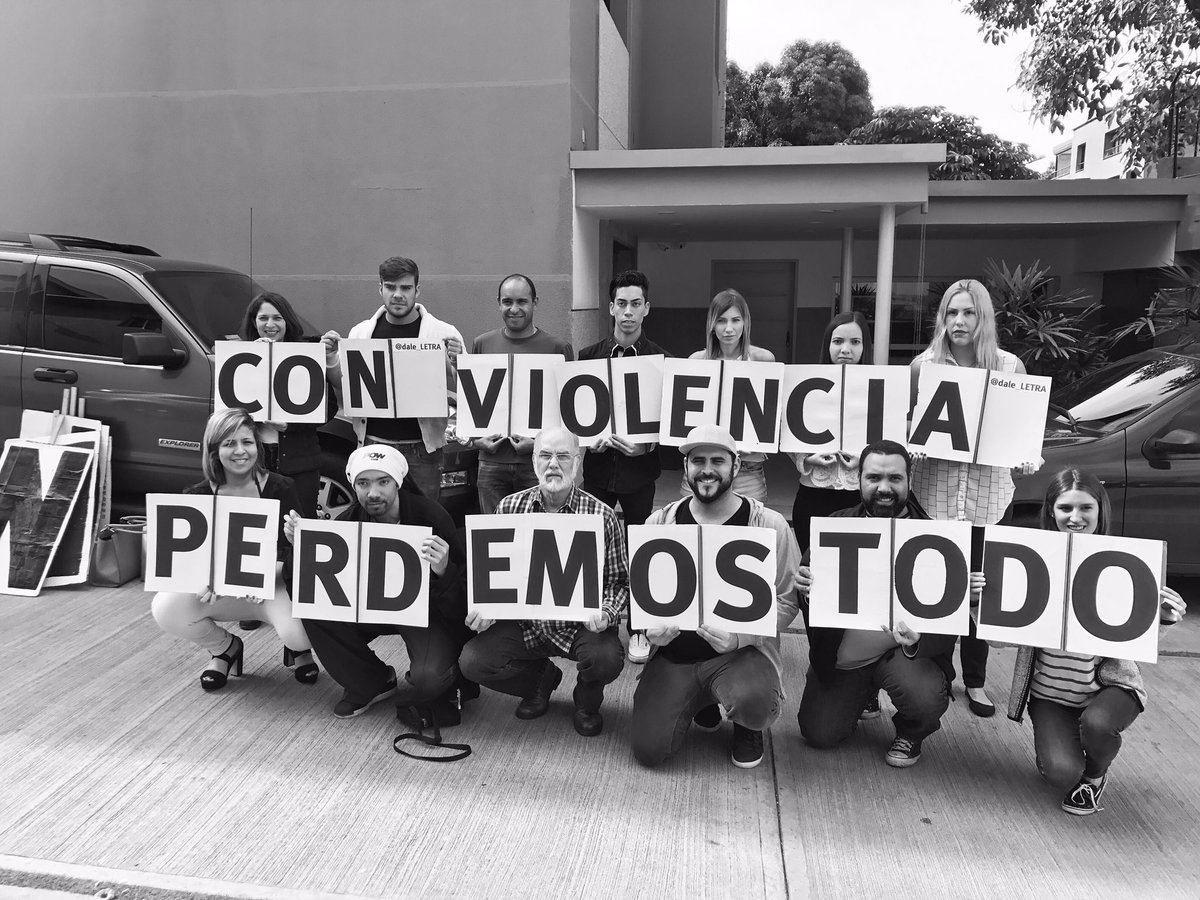 ShirleyVarnagy's tweet photo. Ellos marchan con un mensaje, hoy @dale_letra nos invitó a formar parte de su #ProtestaCreativa en #ShirleyRadio por @circuitoonda. https://t.co/1huzSVUHIb