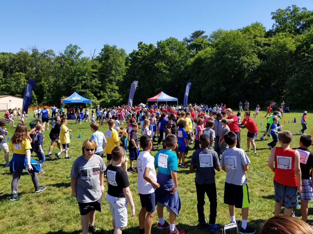 SGEMathTigers's tweet photo. Our Fun Run is underway!! Go Tigers!! @SouthgateTigers @Boosterthon @AACountySchools  #backyardboxoffice https://t.co/UK0P3B75PR