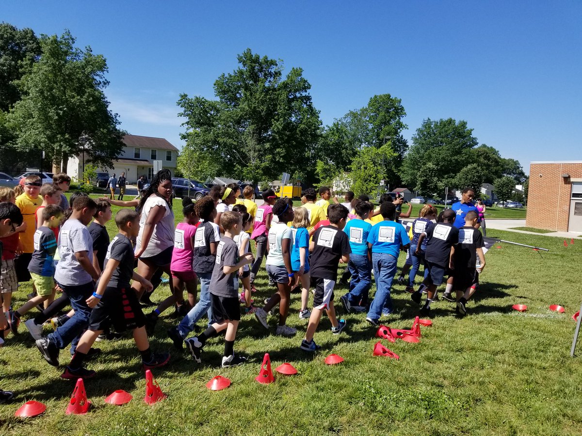 SGEMathTigers's tweet photo. Our Fun Run is underway!! Go Tigers!! @SouthgateTigers @Boosterthon @AACountySchools  #backyardboxoffice https://t.co/UK0P3B75PR