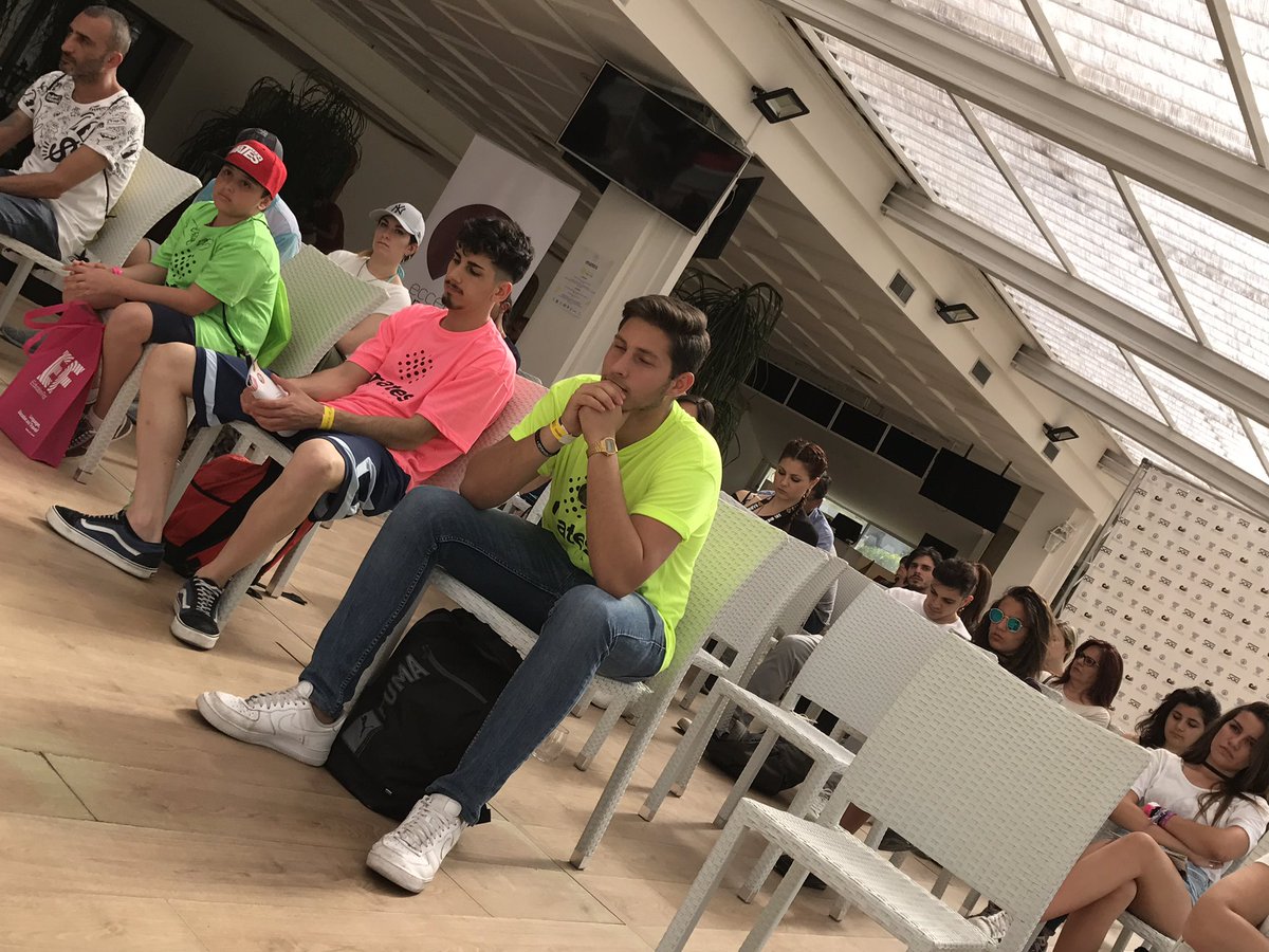 fulviogiuliani's tweet photo. A Napoli, per il @MatesFestival, parliamo di #cyberbullismo. Consapevolezza è la chiave! @rtl1025 vi racconta il Mates https://t.co/vjo08MBqzC