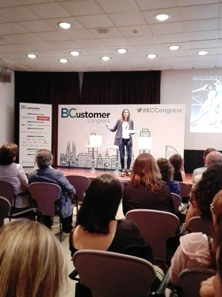 evarod's tweet photo. Laia Mercadal dtra mkt directo y SAC de @Mango los #chatbots serรกn canal de venta proactiva #BCCongress @BCCongress https://t.co/YdhFyRA8lT