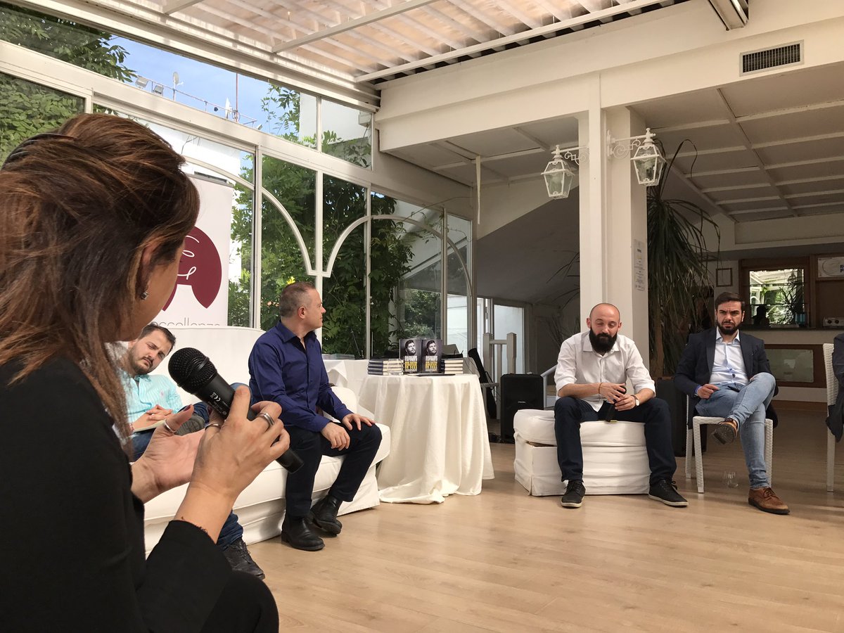 fulviogiuliani's tweet photo. A Napoli, per il @MatesFestival, parliamo di #cyberbullismo. Consapevolezza è la chiave! @rtl1025 vi racconta il Mates https://t.co/vjo08MBqzC