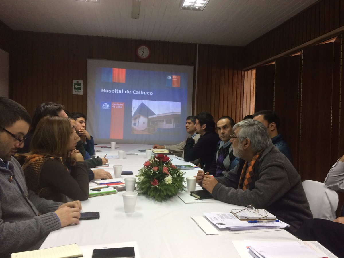 hospitalcalbuco's tweet photo. Reunión de Directores de todos los hospitales de la Red en nuestra comuna https://t.co/x2locDNhDr
