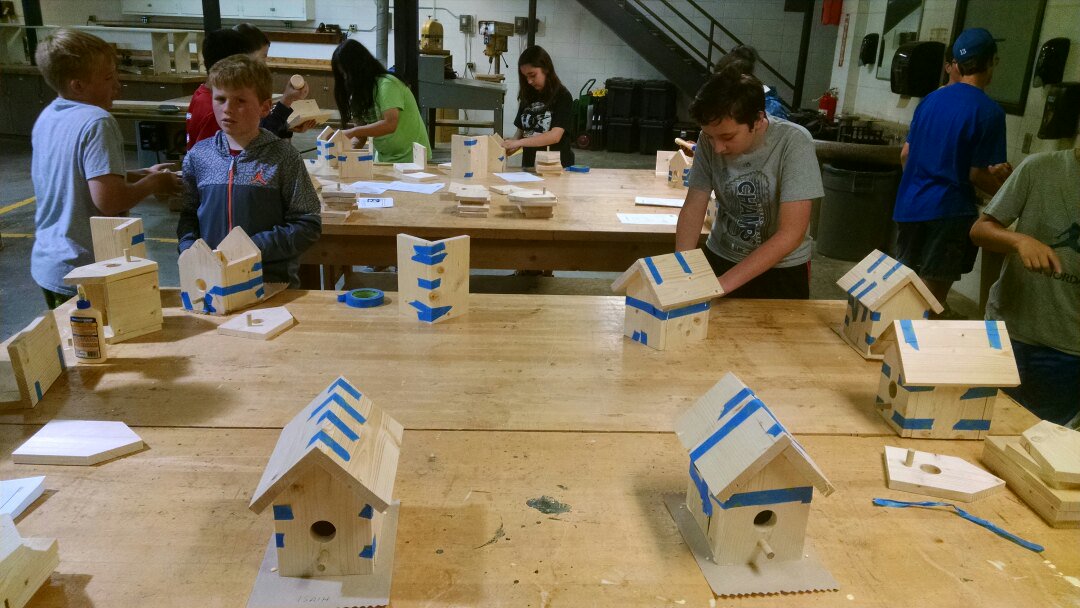 Mythbadger's tweet photo. #Birdhouses are coming together @HillyardTech . Building learning or learning building? Can't decide which sounds better... #SJSDSummer https://t.co/iTkjEAotcp