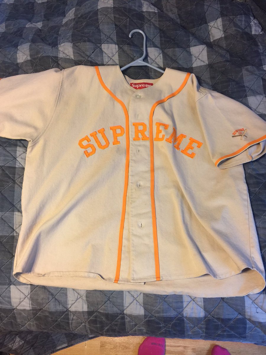 Queefer1's tweet photo. XXL Jersey from 1997 - DM offers
M CDG box logo hoodie - $500 obo 
XL Nun tee - $95 obo
Flowers Deck - $85 obo
@SupremeCommerce https://t.co/IH2xXHGooU