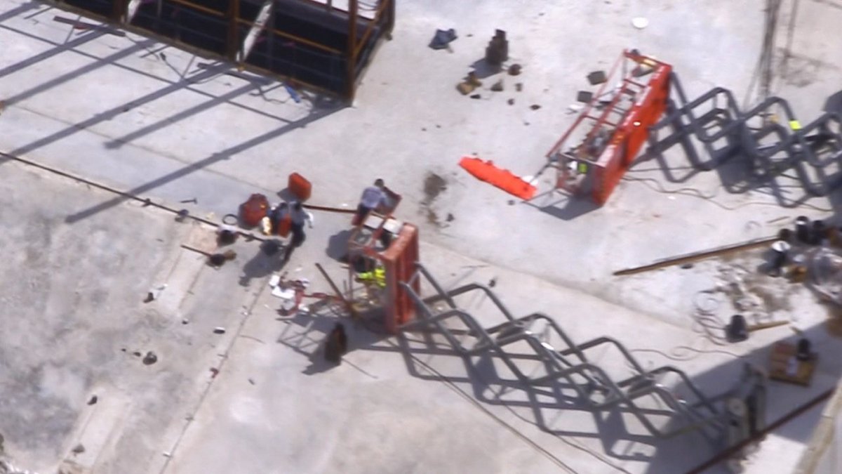 WATCH LIVE 3 injured in northwest Miami-Dade construction accident bit.ly/2rYksHv https://t.co/7qQCqlGr5X