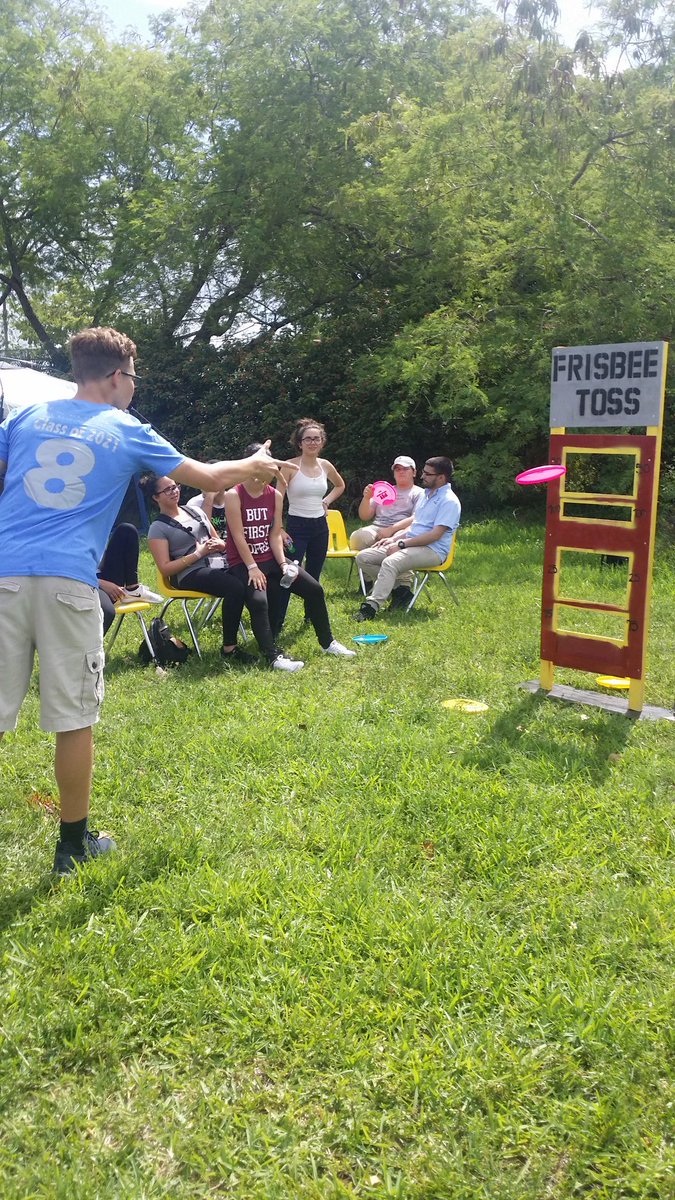 PKDean3's tweet photo. Our physics students hard at work, helping other students with the games they designed for the field day! @josemartimast  #mast1617 #stem https://t.co/mEfwXBohUx