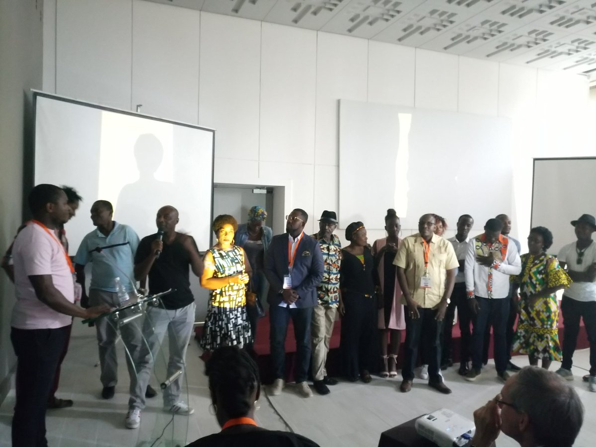 SuperPolus's tweet photo. #Screening | "TOP RADIO" la nouvelle sitcom africaine co-produite par la @RTI_Officiel  et le groupe @LagardereSTUDIO. #DiscopAbidjan https://t.co/oevLRAQ2Mn