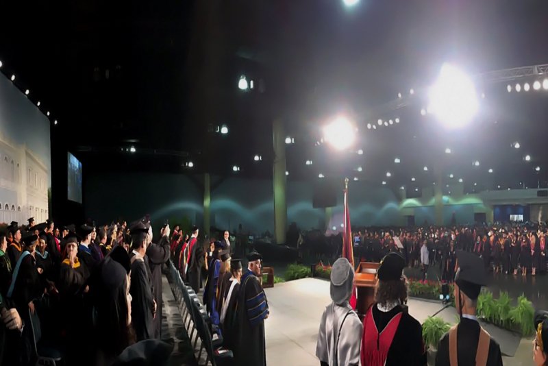 RN365Media's tweet photo. La Univ. del Sagrado Corazón celebra su graduación este viernes, 2 de junio a las 2PM en el Centro de Convenciones de PUR. | #GradUSC17 https://t.co/jlQxp4POdY