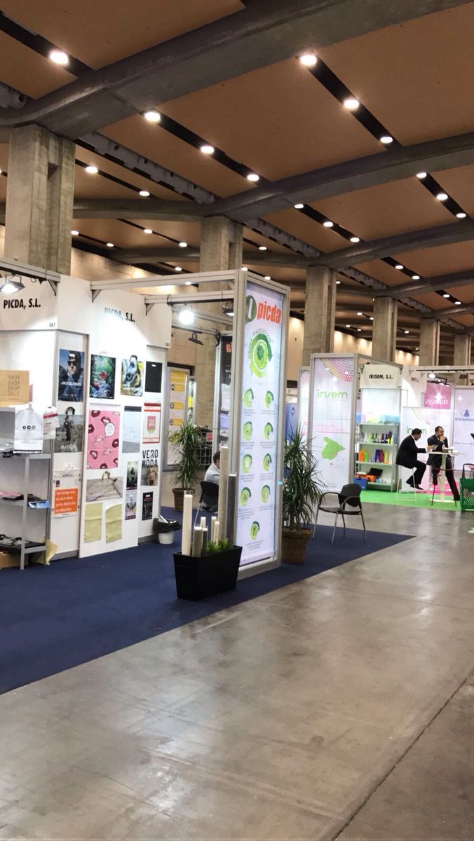 luisalonsocyc's tweet photo. Último día en #MadeFromPlastic de visita en @AvepAsociacion esperando la entrega de #granzadeoro #40aniversario #PICDA 👏👏 https://t.co/vAH5t4cfnK