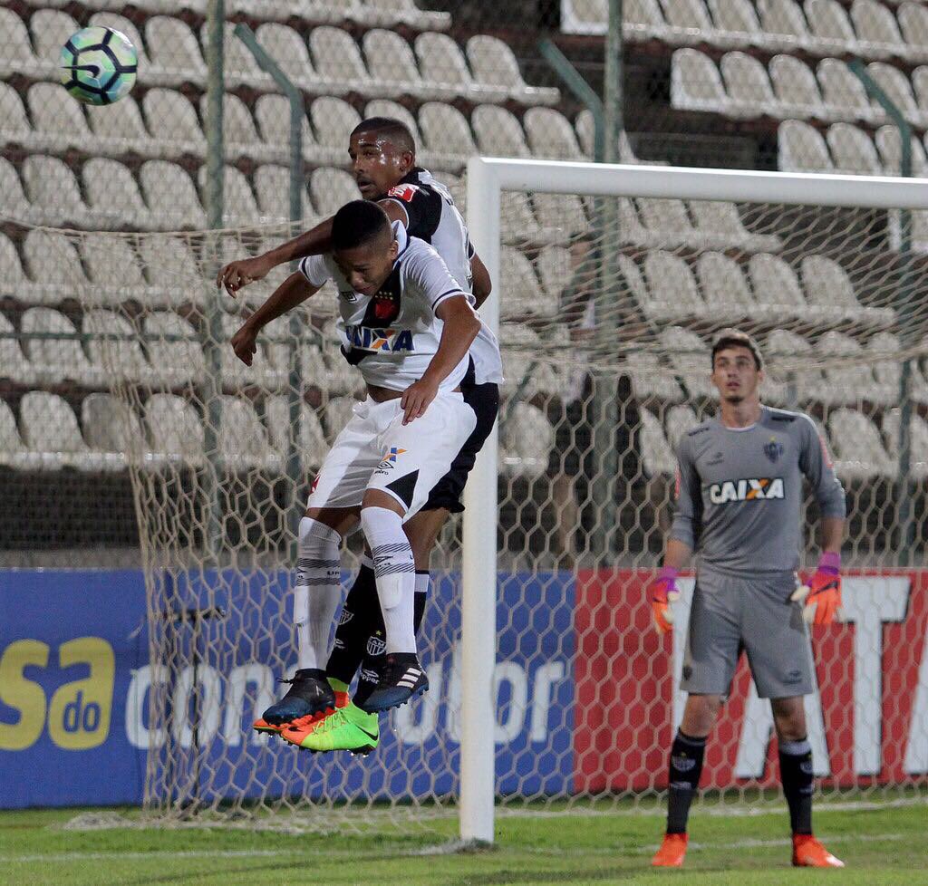 BremerGleison's tweet photo. Nenhum obstáculo será tão grande,se sua vontade de vencer for maior.🐔🤛💪 https://t.co/bClftbkAPQ