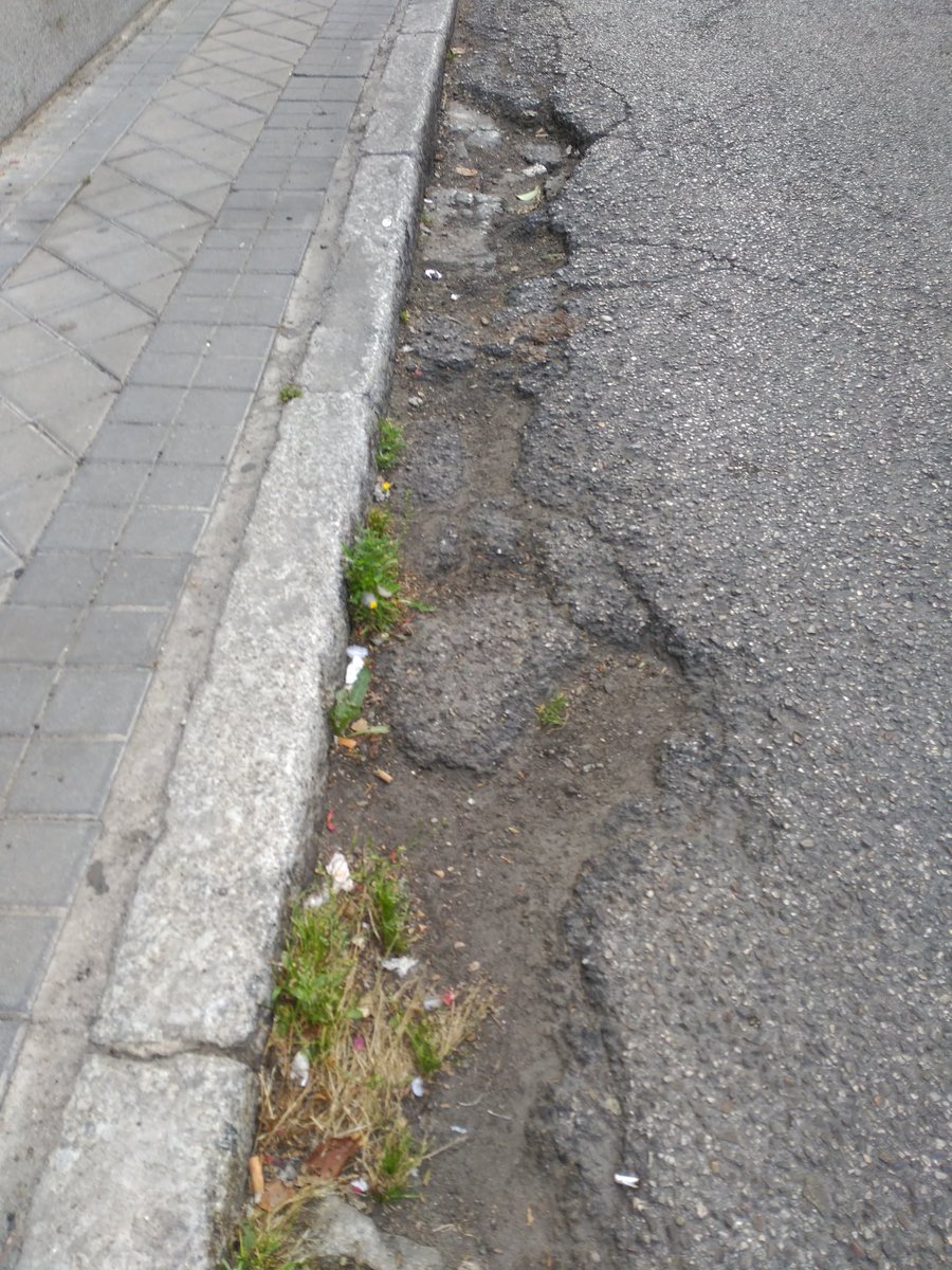drJamesDankword's tweet photo. @MADRID calle Juan de la Hoz llena de agujeros, seguro que hay una solución https://t.co/bt8I2pLWU5