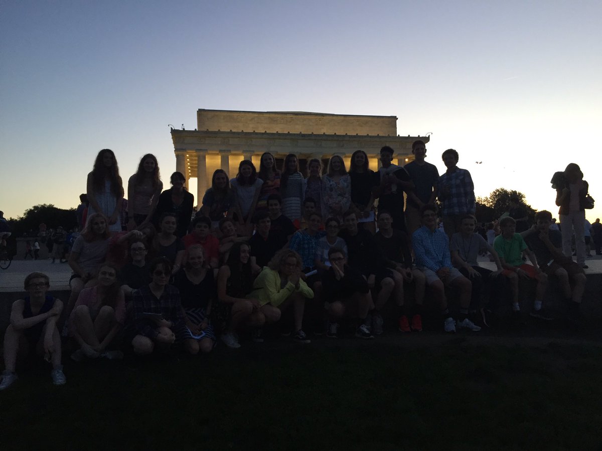 HINeSMnSTEM's tweet photo. Monuments with #Bus2 #CFEVS #CFinDC https://t.co/jz5K1jfwUb