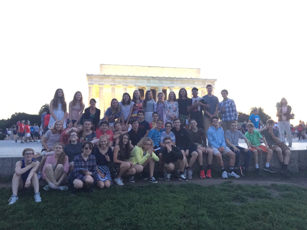 HINeSMnSTEM's tweet photo. Monuments with #Bus2 #CFEVS #CFinDC https://t.co/jz5K1jfwUb