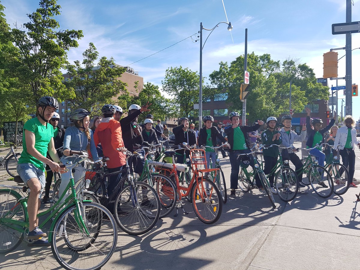 KFDSouza's tweet photo. @CTA_Tweets @ausmalik This morning press conference: Students for Bloor Street Bike Lanes. @tdsb @m_layton @JohnTory @malloy_john https://t.co/Vxbi1zE9VV