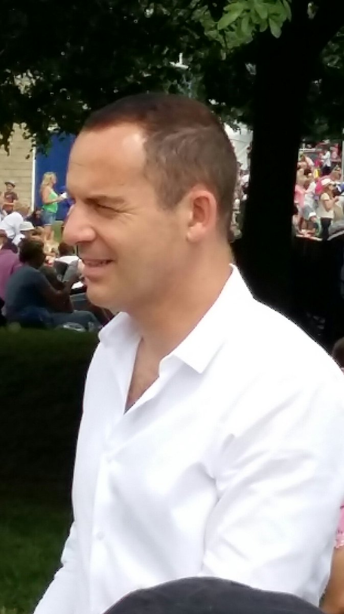OnlyInTheWild's tweet photo. Hot trading at Bath & West. PM at our side door yesterday & look who's at our front door today! #onlyinthewild #martinlewis #primeminister https://t.co/VCWS16zuF0