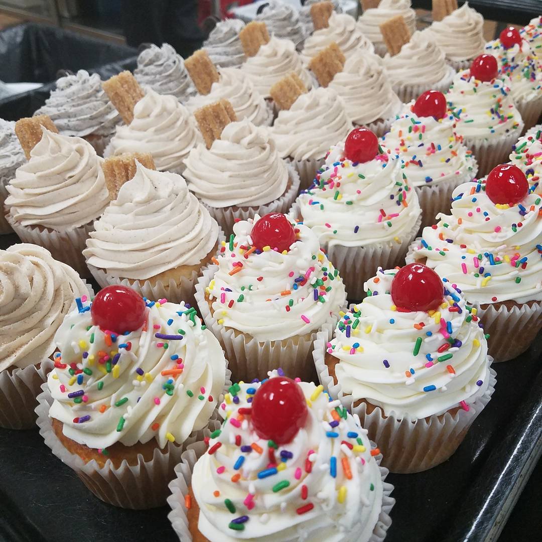 MNSDFood's tweet photo. Delicious Cupcakes available in the Warrior Way Cafe today! Sundae, Churro and Oreo! #warriorfood #wwc #taher https://t.co/lKa1Aiwztm