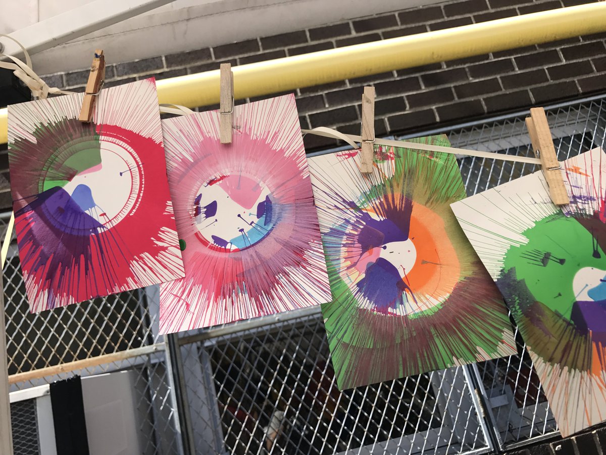 LincolnLions5's tweet photo. Spin Art #LCSfieldday2017 #GoLions ππ¦π https://t.co/usAe3C7RpO