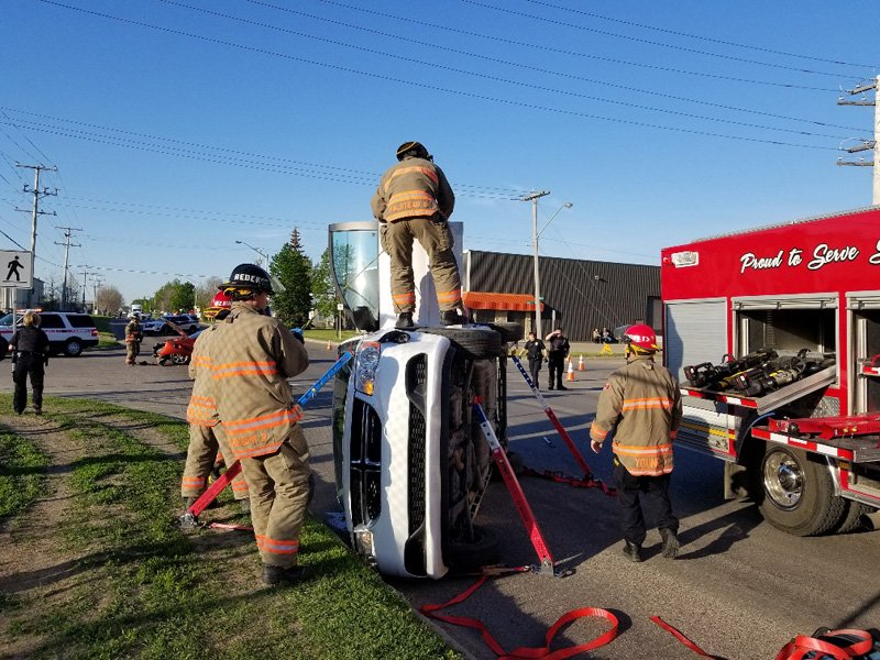 Van and Car Collide dlvr.it/PHwWSB https://t.co/1QsQLGSh67