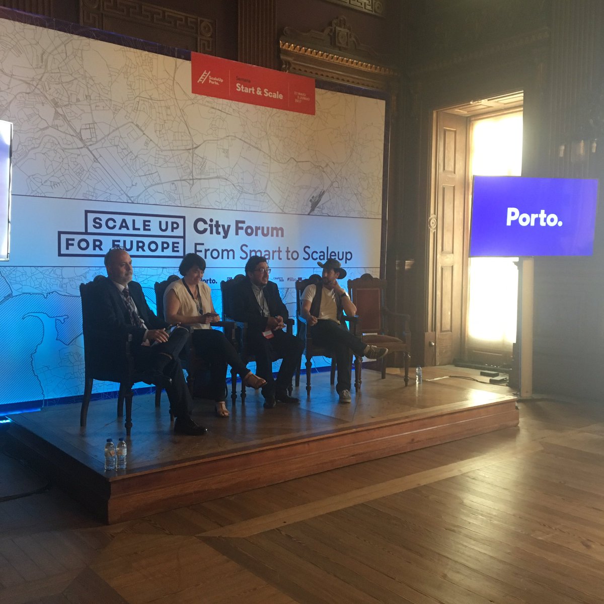 scaleupporto's tweet photo. Smart technologies, the cities and growth. Awesome panel at #scaleupforeurope https://t.co/2c6OUlDUsv
