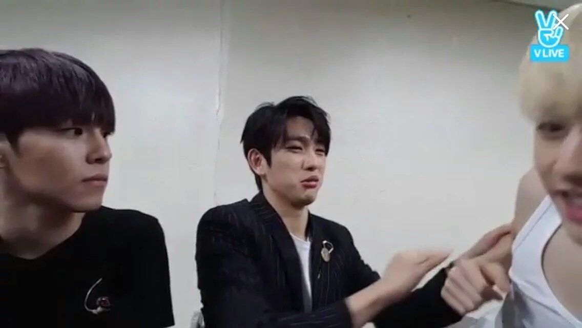 yadana_9193's tweet photo. everyone could be third wheel around markjin 😁 https://t.co/bNA3HWzUSv