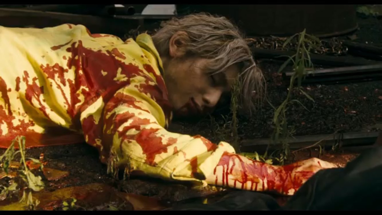 Y Yぽにょすけ 私はグラスホッパーを観て思った 蝉様の死に顔がかわいい 死んでいるのに 血だらけなのになおかっこいい とにかく死に顔ですらイケメンて分かってしまう山田涼介さすが 蝉様の死に顔好きです 末期 グラスホッパー 山田涼介