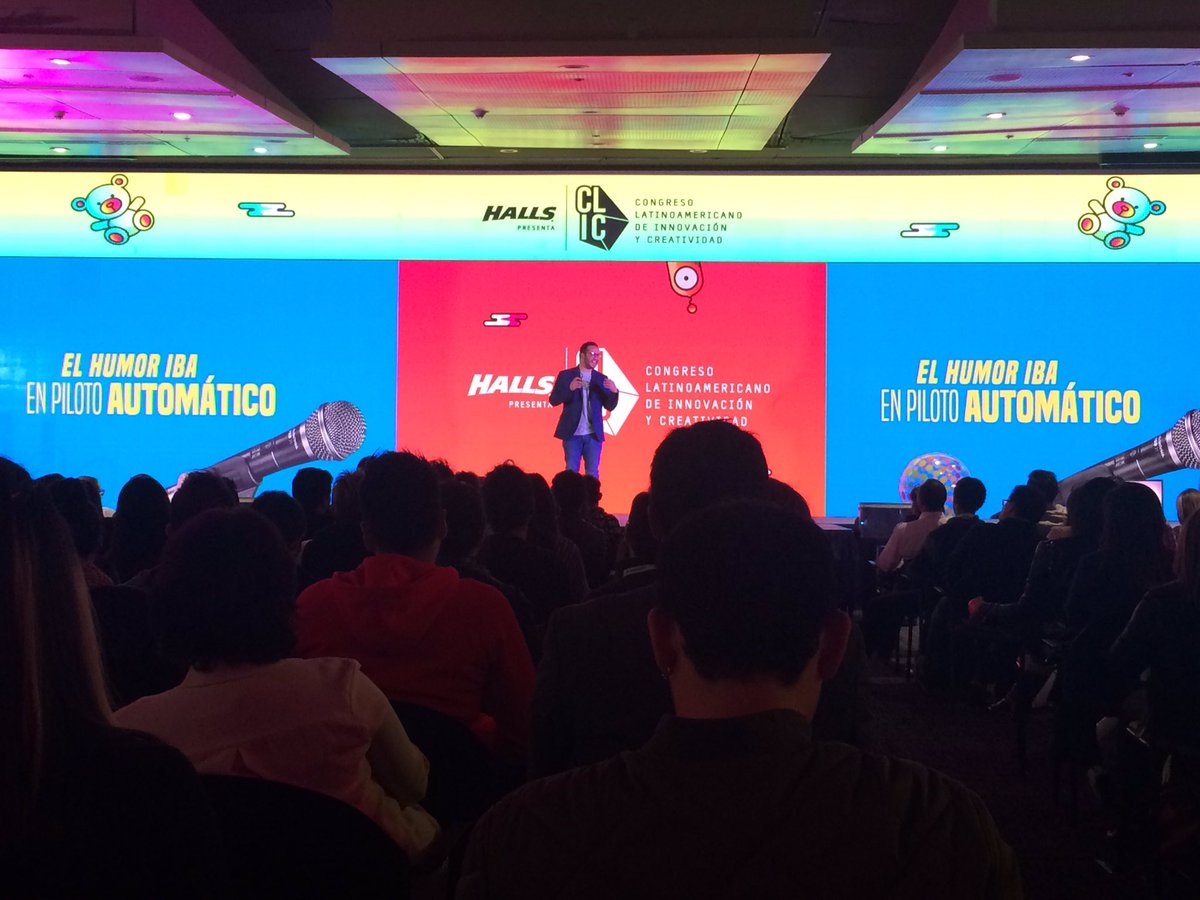 ShockCo's tweet photo. "La pigmentación del humor: el tono se ha hecho más contundente, todo tiene su lado oscuro" @CornComedy en @MovimientoCLIC #merompelacabeza https://t.co/YshcppgKc2