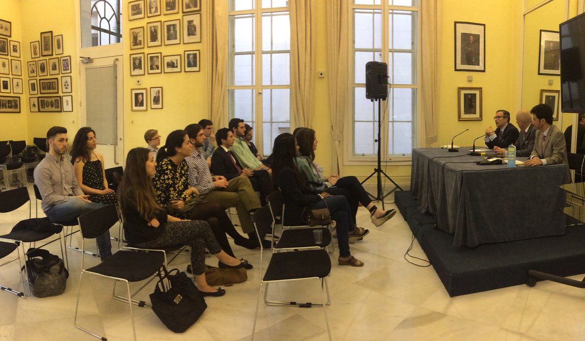 EmbSpainUK's tweet photo. @EmbSpainUK discussing with students of @LSEnews about SPAIN-UK bilateral relations, trade, investment and Brexit. https://t.co/L7sN4xnTXI