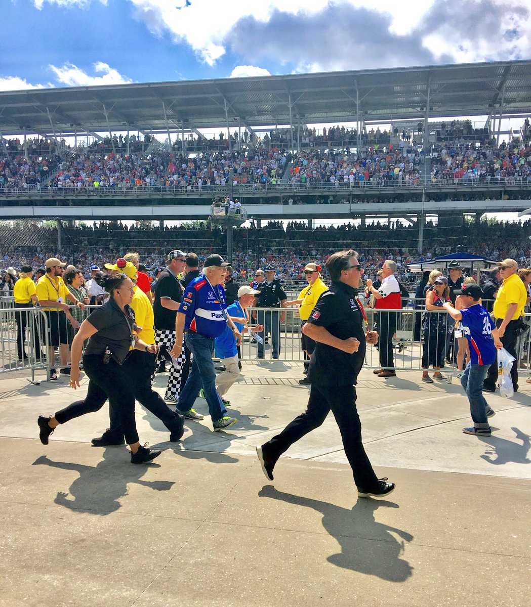 Indy500Pipers's tweet photo. @michaelandretti @FollowAndretti running 2 @IMS #VictoryCircle with #Indy500 #101stRunning Winner @TakumaSatoRacer Photo: @Faith703 https://t.co/QbkBSbPAgl