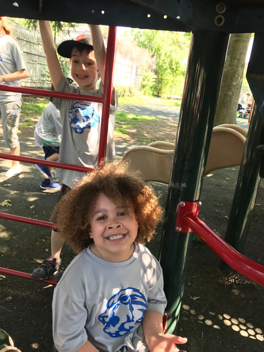 LincolnLions5's tweet photo. Playground time! #LCSfieldday2017 #GoLions https://t.co/bWDaDcwf7y