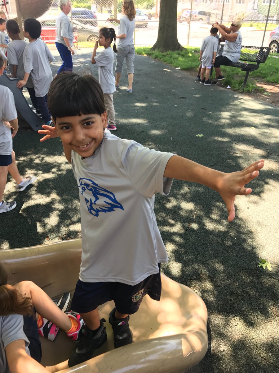 LincolnLions5's tweet photo. Playground time! #LCSfieldday2017 #GoLions https://t.co/bWDaDcwf7y
