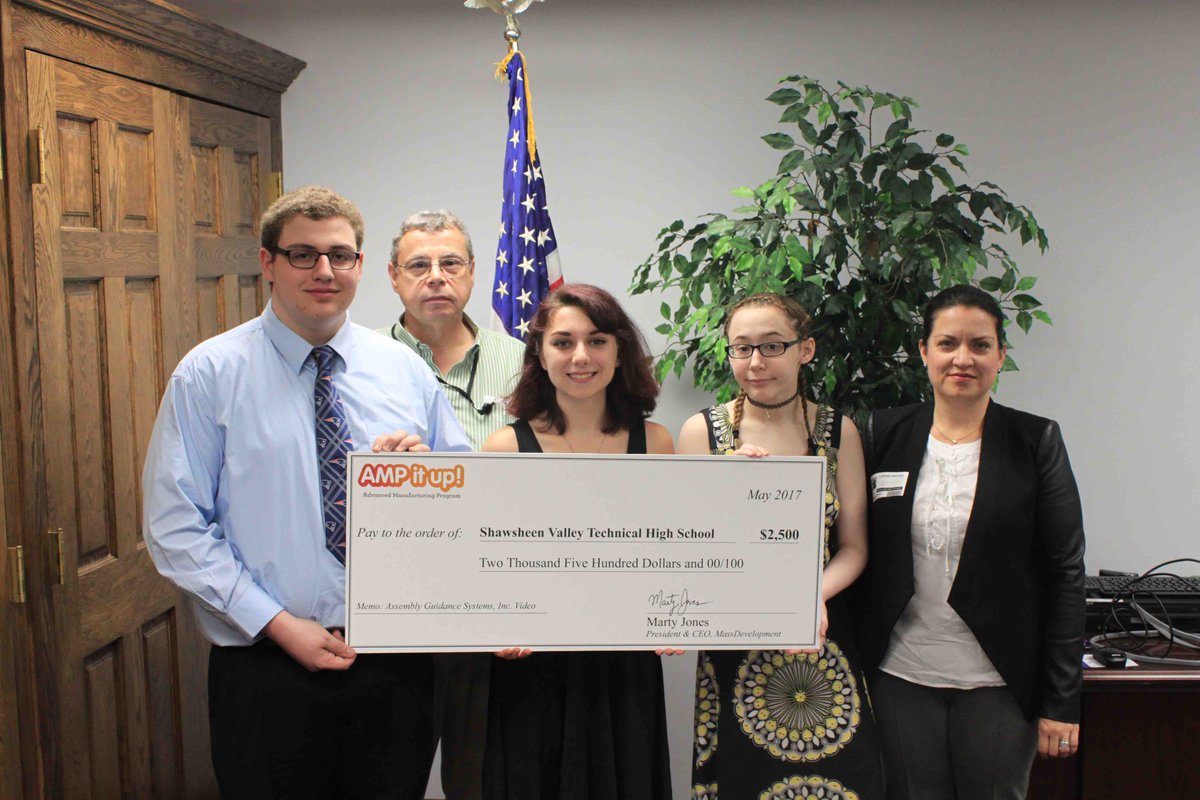 shawtech_hs's tweet photo. Electronics students win $2,500 in Advance Manufacturing Competition. Thank you @AMPitupMA  @MassDev  https://t.co/pw21lRf01C https://t.co/YFN4oj69Sj