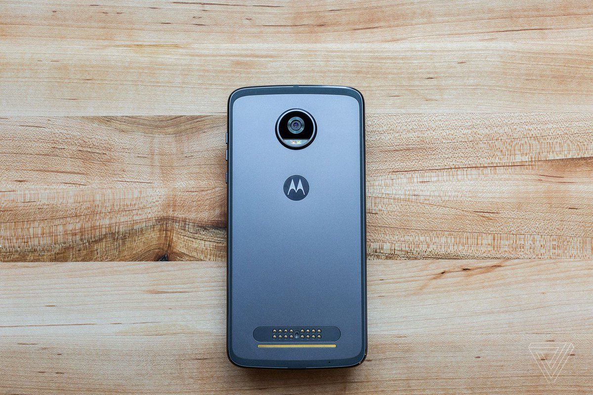 MotorolaLovers's tweet photo. We are in LOVE! #hellomoto https://t.co/w95Tdk5LHT