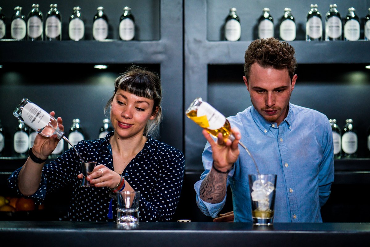 OUR_AMSTERDAM's tweet photo. Another great Perfect Serve Bar Show! Thx to @KammAndSons, @ItalicusRDB, @DeKuyperRoyal and Cooper and Barrel🙂
More: https://t.co/RnQf5tMVL3 https://t.co/XysVivLwmg