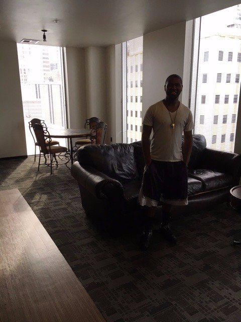 TheBridgeHRC's tweet image. Seeing a guest walk into their own apartment will never get old. Welcome home! Thank you @dalfurnbank for furnishing! #BridgeHRC